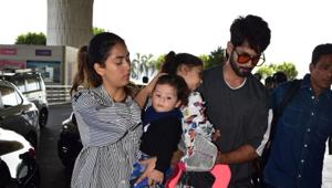 Shahid Kapoor and Mira Rajput spotted at the Mumbai airport with their kids.(Varinder Chawla) Shahid Kapoor and Mira Rajput spotted at the Mumbai airport with their kids.(Varinder Chawla)