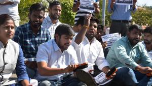 Alumni and students of CMC at University of Rajasthan in Jaipur and members of the ABVP protested the closure of the centre.(HT Photo/Prabhakar Sharma/File Photo) Alumni and students of CMC at University of Rajasthan in Jaipur and members of the ABVP protested the closure of the centre.(HT Photo/Prabhakar Sharma/File Photo)