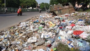MCG commissioner Yashpal Yadav, however, said Ecogreen Energy had only been granted permission to use the site for waste collection.(HT Photo) MCG commissioner Yashpal Yadav, however, said Ecogreen Energy had only been granted permission to use the site for waste collection.(HT Photo)