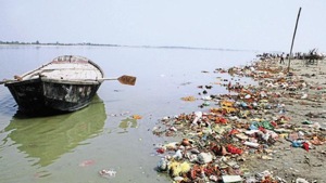 Notably, industrial and domestic discharge from these industrial cities was the main source of pollution in the Yamuna water.(HT Photo) Notably, industrial and domestic discharge from these industrial cities was the main source of pollution in the Yamuna water.(HT Photo)