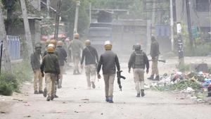 Eight persons, including six militants, were killed in two separate gunfights in south Kashmir on Thursday, police and army officials said.(Waseem Andrabi / Hindustan Times) Eight persons, including six militants, were killed in two separate gunfights in south Kashmir on Thursday, police and army officials said.(Waseem Andrabi / Hindustan Times)