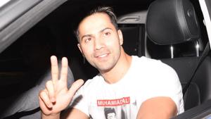 Actor Varun Dhawan spotted in Mumbai on May 14, 2019.(IANS) Actor Varun Dhawan spotted in Mumbai on May 14, 2019.(IANS)