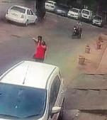 The crime was captured by a surveillance camera and showed the woman resisting the attempt at her gold chain,(HTPhotos) The crime was captured by a surveillance camera and showed the woman resisting the attempt at her gold chain,(HTPhotos)