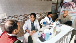 Despite large-scale screenings and diagnosis programmes organised by the state government, lack of awareness and work-based migration patterns could be keeping the patients away from treatment, said doctors.(HT Photo) Despite large-scale screenings and diagnosis programmes organised by the state government, lack of awareness and work-based migration patterns could be keeping the patients away from treatment, said doctors.(HT Photo)
