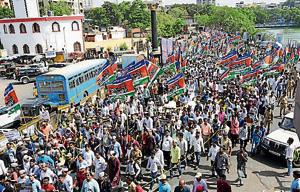 On Friday, the MNS organised a farmers’ march in Thane as a protest against the Bharatiya Janata Party (BJP) government and demanding more facilities for farmers across the state to tackle the drought. On Friday, the MNS organised a farmers’ march in Thane as a protest against the Bharatiya Janata Party (BJP) government and demanding more facilities for farmers across the state to tackle the drought.