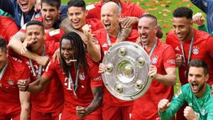 Bayern Munich's Franck Ribery, Arjen Robben and team mates celebrate with the trophy after winning the Bundesliga.(REUTERS) Bayern Munich's Franck Ribery, Arjen Robben and team mates celebrate with the trophy after winning the Bundesliga.(REUTERS)