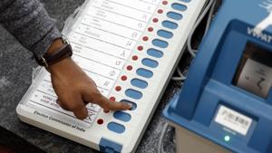 The Lok Sabha elections 2019 have entered the last lap with phase 7 voting scheduled for May 19 when 59 seats across 7 states and 1 Union Territory will go to polls.(Rahul Raut/HT File PHOTO)