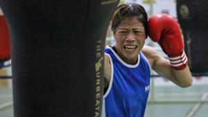 Mary Kom punches a bag during a training session at Balewadi Stadium in Pune.(REUTERS) Mary Kom punches a bag during a training session at Balewadi Stadium in Pune.(REUTERS)