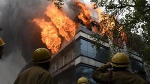 Garg said that the team realised that at least 15-18 people are trapped in the building, and therefore called for additional manpower.(Sanchit Khanna/HT PHOTO) Garg said that the team realised that at least 15-18 people are trapped in the building, and therefore called for additional manpower.(Sanchit Khanna/HT PHOTO)