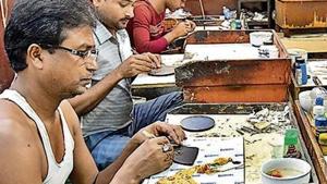 Artisans at work at a small unit that handles gold and silver ornamental work in Regar Pura in Karol Bagh, in New Delhi(Raj K Raj/ Hindustan Times) Artisans at work at a small unit that handles gold and silver ornamental work in Regar Pura in Karol Bagh, in New Delhi(Raj K Raj/ Hindustan Times)