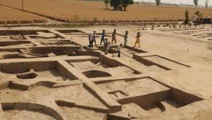 The origins of the people of Kunal village in Haryana’s Fatehabad are being tracked by going back in time through geographical strata. Through the process of digging, different layers are being detected for the presence of cultural material so that a better understanding of the communities of Kunal can be ascertained.(Parveen Kumar / HT Phgto) The origins of the people of Kunal village in Haryana’s Fatehabad are being tracked by going back in time through geographical strata. Through the process of digging, different layers are being detected for the presence of cultural material so that a better understanding of the communities of Kunal can be ascertained.(Parveen Kumar / HT Phgto)