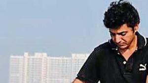 Lawyer and beach clean-up crusader Afroz Shah has joined operation Jallosh Clean Coasts(HTPhotos) Lawyer and beach clean-up crusader Afroz Shah has joined operation Jallosh Clean Coasts(HTPhotos)