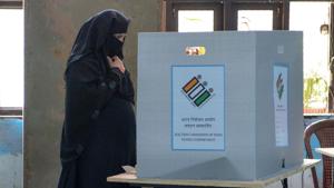 Among the 10 candidates in the fray, the main contest was between Sanjeev Baliyan of the Bharatiya Janata Party (BJP) and the Rashtriya Lok Dal’s (RLD) Ajit Singh, who was part of the grand alliance that also includes the Samajwadi Party and the Bahujan Samaj Party.(AFP file photo) Among the 10 candidates in the fray, the main contest was between Sanjeev Baliyan of the Bharatiya Janata Party (BJP) and the Rashtriya Lok Dal’s (RLD) Ajit Singh, who was part of the grand alliance that also includes the Samajwadi Party and the Bahujan Samaj Party.(AFP file photo)