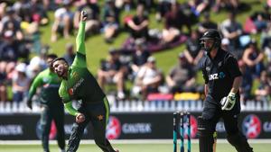 WELLINGTON, NEW ZEALAND - JANUARY 06: Mohammad Amir of Pakistan bowls while Colin Munro of New Zealand looks on during game one of the One Day International Series between the New Zealand Black Caps and Pakistan at Basin Reserve on January 6, 2018 in Wellington, New Zealand. (Photo by Hagen Hopkins/Getty Images)(Getty Images) WELLINGTON, NEW ZEALAND - JANUARY 06: Mohammad Amir of Pakistan bowls while Colin Munro of New Zealand looks on during game one of the One Day International Series between the New Zealand Black Caps and Pakistan at Basin Reserve on January 6, 2018 in Wellington, New Zealand. (Photo by Hagen Hopkins/Getty Images)(Getty Images)