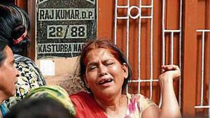 The wife of Sub Inspector Raj Kumar who was killed on Sunday night after a fight with miscreants, grieves at Kasturba Nagar in Vivek Vihar, in New Delhi(Amal KS/ Hindustan Times) The wife of Sub Inspector Raj Kumar who was killed on Sunday night after a fight with miscreants, grieves at Kasturba Nagar in Vivek Vihar, in New Delhi(Amal KS/ Hindustan Times)