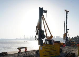 The ₹14,000-crore coastal road project is being built by the BMC.(Hemanshi Kamani/ HT Photo) The ₹14,000-crore coastal road project is being built by the BMC.(Hemanshi Kamani/ HT Photo)