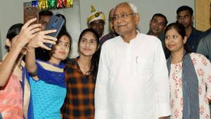 Bihar CM Nitish Kumar shares a light moment with the public while inspecting Bihar Museum in Patna on Tuesday.(ANI) Bihar CM Nitish Kumar shares a light moment with the public while inspecting Bihar Museum in Patna on Tuesday.(ANI)