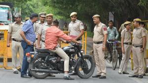 Each counting centre in Delhi will have a three layered security apparatus when votes are counted in the national capital on Thursday, police said.(Raj K Raj/HT PHOTO)