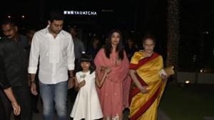 Abhishek Bachchan with daughter Aaradhya, wife Aishwarya Rai and mother-in-law Brinda Rai for a family dinner.(Varinder Chawla) Abhishek Bachchan with daughter Aaradhya, wife Aishwarya Rai and mother-in-law Brinda Rai for a family dinner.(Varinder Chawla)