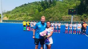 India’s chief coach Sjoerd Marijne with Lalremsiami.(Hockey India) India’s chief coach Sjoerd Marijne with Lalremsiami.(Hockey India)