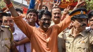 In a fierce fight in the Mumbai South constituency between Shiv Sena’s Arvind Sawant, and Congress’ Milind Deora, Sena managed to retain this seat, winning by a margin of 1,00,067 votes, the lowest among the six constituencies of Mumbai.(Kunal Patil/HT Photo) In a fierce fight in the Mumbai South constituency between Shiv Sena’s Arvind Sawant, and Congress’ Milind Deora, Sena managed to retain this seat, winning by a margin of 1,00,067 votes, the lowest among the six constituencies of Mumbai.(Kunal Patil/HT Photo)