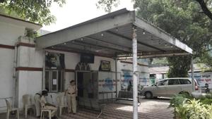 A deserted Aam Admi Party (AAP) office on Thursday.(Sanchit Khanna/HT PHOTO) A deserted Aam Admi Party (AAP) office on Thursday.(Sanchit Khanna/HT PHOTO)
