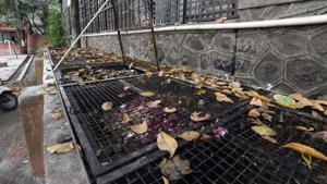 If a housing society produces 100 kg of wet garbage or more in a day, it is mandatory for them to treat the waste within the society premises.(HT/PHOTO) If a housing society produces 100 kg of wet garbage or more in a day, it is mandatory for them to treat the waste within the society premises.(HT/PHOTO)