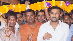 AJSU candidate Chandra Prakash Chaudhary (in orange kurta) celebrates after winning from the Giridih Lok Sabha seat on Thursday, May 23, 2019.(Bijay/ HT Photo)