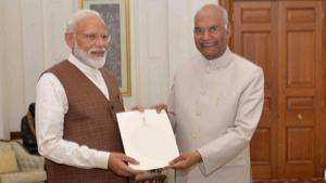 Narendra Modi stakes claim for second term at meeting with President Kovind(Photo: Twitter/@rashtrapatibhvn) Narendra Modi stakes claim for second term at meeting with President Kovind(Photo: Twitter/@rashtrapatibhvn)
