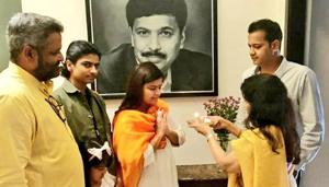 Mahajan defeated Dutt by a total margin of 1,30,005 votes.(Twitter/Poonam Mahajan) Mahajan defeated Dutt by a total margin of 1,30,005 votes.(Twitter/Poonam Mahajan)