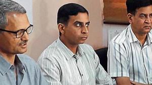 Director general of police, SOG, Bhupendra Singh Yadav along with other police officials addressing press on Saturday at the SOG office(HTPhoto) Director general of police, SOG, Bhupendra Singh Yadav along with other police officials addressing press on Saturday at the SOG office(HTPhoto)