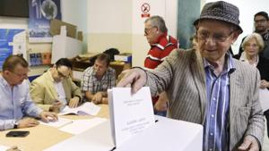 Sunday promises to be a long day and night for election watchers — the last polls close at 11 p.m. (2100 GMT) in Italy but the European Parliament plans to begin issuing estimates and projections hours earlier with the first official projection of the makeup of the new parliament at 11:15 p.m.(AP) Sunday promises to be a long day and night for election watchers — the last polls close at 11 p.m. (2100 GMT) in Italy but the European Parliament plans to begin issuing estimates and projections hours earlier with the first official projection of the makeup of the new parliament at 11:15 p.m.(AP)
