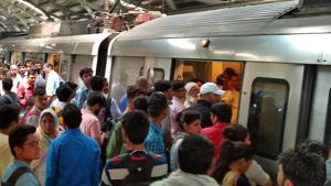 Delhi Metro’s services on its Violet Line operated one-way for nearly 30 minutes from Mandi House to Kashmere Gate Saturday morning due to signalling issues, a DMRC official said.(Amal KS/HT PHOTO) Delhi Metro’s services on its Violet Line operated one-way for nearly 30 minutes from Mandi House to Kashmere Gate Saturday morning due to signalling issues, a DMRC official said.(Amal KS/HT PHOTO)