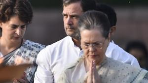 UPA chairperson Sonia Gandhi, Congress president Rahul Gandhi and general secretary Priyanka Gandhi Vadra pay tribute to former prime minister Rajiv Gandhi on his 28th death anniversary, at his memorial 'Veer Bhumi' in New Delhi, Tuesday, May 21, 2019.(PTI) UPA chairperson Sonia Gandhi, Congress president Rahul Gandhi and general secretary Priyanka Gandhi Vadra pay tribute to former prime minister Rajiv Gandhi on his 28th death anniversary, at his memorial 'Veer Bhumi' in New Delhi, Tuesday, May 21, 2019.(PTI)