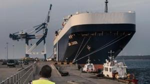 The SLPA said it will retain 51 percent of the company that will run the terminal while the rest will be owned by India and Japan. It gave no further details of the costs of the project.(NYT) The SLPA said it will retain 51 percent of the company that will run the terminal while the rest will be owned by India and Japan. It gave no further details of the costs of the project.(NYT)
