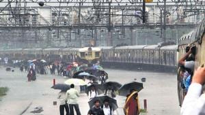 A day after a Chhatrapati Shivaji Maharaj Terminus (CSMT)-bound train derailed at Kurla station, the Central Railway (CR) initiated an inquiry on Monday.(HT File) A day after a Chhatrapati Shivaji Maharaj Terminus (CSMT)-bound train derailed at Kurla station, the Central Railway (CR) initiated an inquiry on Monday.(HT File)
