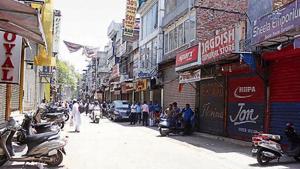 The police have identified the suspects who allegedly shot dead a 50-year-old businessman near his shop in Sadar Bazar on Tuesday night.(HT Photo)