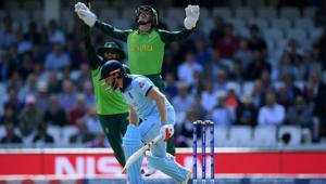 LONDON, ENGLAND - MAY 30: Quinton De Kock (R) and Hashim Amla (R) of South Africa celebrate the wicket of Jonny Bairstow of England off the bowling of Imran Tahir of South Africa during the Group Stage match of the ICC Cricket World Cup 2019 between England and South Africa at The Oval on May 30, 2019 in London, England. (Photo by Alex Davidson/Getty Images)(Getty Images) LONDON, ENGLAND - MAY 30: Quinton De Kock (R) and Hashim Amla (R) of South Africa celebrate the wicket of Jonny Bairstow of England off the bowling of Imran Tahir of South Africa during the Group Stage match of the ICC Cricket World Cup 2019 between England and South Africa at The Oval on May 30, 2019 in London, England. (Photo by Alex Davidson/Getty Images)(Getty Images)