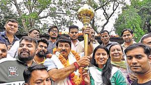 Bharatiya Janata Party (BJP) Delhi chief and North East Delhi MP Manoj Tiwari on Wednesday began his “night stay at slums” programme from Balmiki Basti in Wazirabad village.(Sanjeev Verma/HT PHOTO) Bharatiya Janata Party (BJP) Delhi chief and North East Delhi MP Manoj Tiwari on Wednesday began his “night stay at slums” programme from Balmiki Basti in Wazirabad village.(Sanjeev Verma/HT PHOTO)
