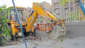 According to police, the project was undertaken by a private contractor and workers were engaged for digging without any safety measures.(HT Photo) According to police, the project was undertaken by a private contractor and workers were engaged for digging without any safety measures.(HT Photo)