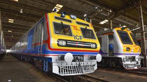 Your commute on the air-conditioned (AC) local is set to become dearer by Rs 5 to Rs 15, depending on the distance you travel, after the Ministry of Railways on Thursday decided to end the discounted fares.(Hindustan Times) Your commute on the air-conditioned (AC) local is set to become dearer by Rs 5 to Rs 15, depending on the distance you travel, after the Ministry of Railways on Thursday decided to end the discounted fares.(Hindustan Times)