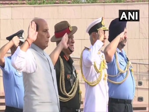 Ahead of formally taking charge as Defence Minister, Rajnath Singh on Saturday visited the National War Memorial here and paid tribute to jawans who laid down their lives for the country post-independence.(ANI Photo) Ahead of formally taking charge as Defence Minister, Rajnath Singh on Saturday visited the National War Memorial here and paid tribute to jawans who laid down their lives for the country post-independence.(ANI Photo)