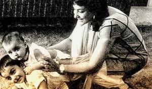 Sanjay Dutt shares a picture with mom Nargis on Instagram. Sanjay Dutt shares a picture with mom Nargis on Instagram.
