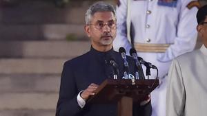 Former foreign Secretary S Jaishankar takes oath as cabinet minister during swearing-in ceremony of the NDA government, at Rashtrapati Bhavan in New Delhi, India, on May 30, 2019(Ajay Aggarwal/HT PHOTO) Former foreign Secretary S Jaishankar takes oath as cabinet minister during swearing-in ceremony of the NDA government, at Rashtrapati Bhavan in New Delhi, India, on May 30, 2019(Ajay Aggarwal/HT PHOTO)