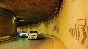 Personnel carrying out repair work at the spot appeared puzzled themselves(HT Photo) Personnel carrying out repair work at the spot appeared puzzled themselves(HT Photo)
