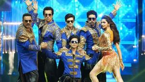Shah Rukh Khan, Deepika Padukone, Abhishek Bachchan, Boman Irani and Shah Rukh Khan, Deepika Padukone, Abhishek Bachchan, Boman Irani and