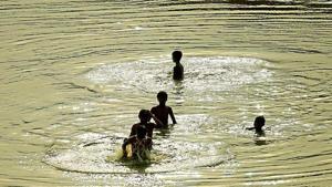 Delhi’s peak power demand on Saturday touched 6,462 MW — the highest so far this summer — at 3.40pm, because of the increased use of air-conditioners and water coolers.(HT Photo) Delhi’s peak power demand on Saturday touched 6,462 MW — the highest so far this summer — at 3.40pm, because of the increased use of air-conditioners and water coolers.(HT Photo)
