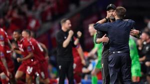 Soccer Football - Champions League Final - Tottenham Hotspur v Liverpool - Wanda Metropolitano, Madrid, Spain - June 1, 2019 Liverpool manager Juergen Klopp and Tottenham manager Mauricio Pochettino embrace after the match. REUTERS/Toby Melville(REUTERS) Soccer Football - Champions League Final - Tottenham Hotspur v Liverpool - Wanda Metropolitano, Madrid, Spain - June 1, 2019 Liverpool manager Juergen Klopp and Tottenham manager Mauricio Pochettino embrace after the match. REUTERS/Toby Melville(REUTERS)