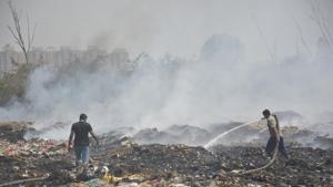 A massive fire broke out at the solid waste dumping site at Shakti Khand in Indirapuram on Friday night.(Sakib Ali / Hindustan Times) A massive fire broke out at the solid waste dumping site at Shakti Khand in Indirapuram on Friday night.(Sakib Ali / Hindustan Times)