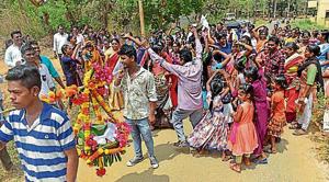 Adivasis of Nausachapada celebrate after getting NOC from Bombay Veterinary College.(HT Photo) Adivasis of Nausachapada celebrate after getting NOC from Bombay Veterinary College.(HT Photo)
